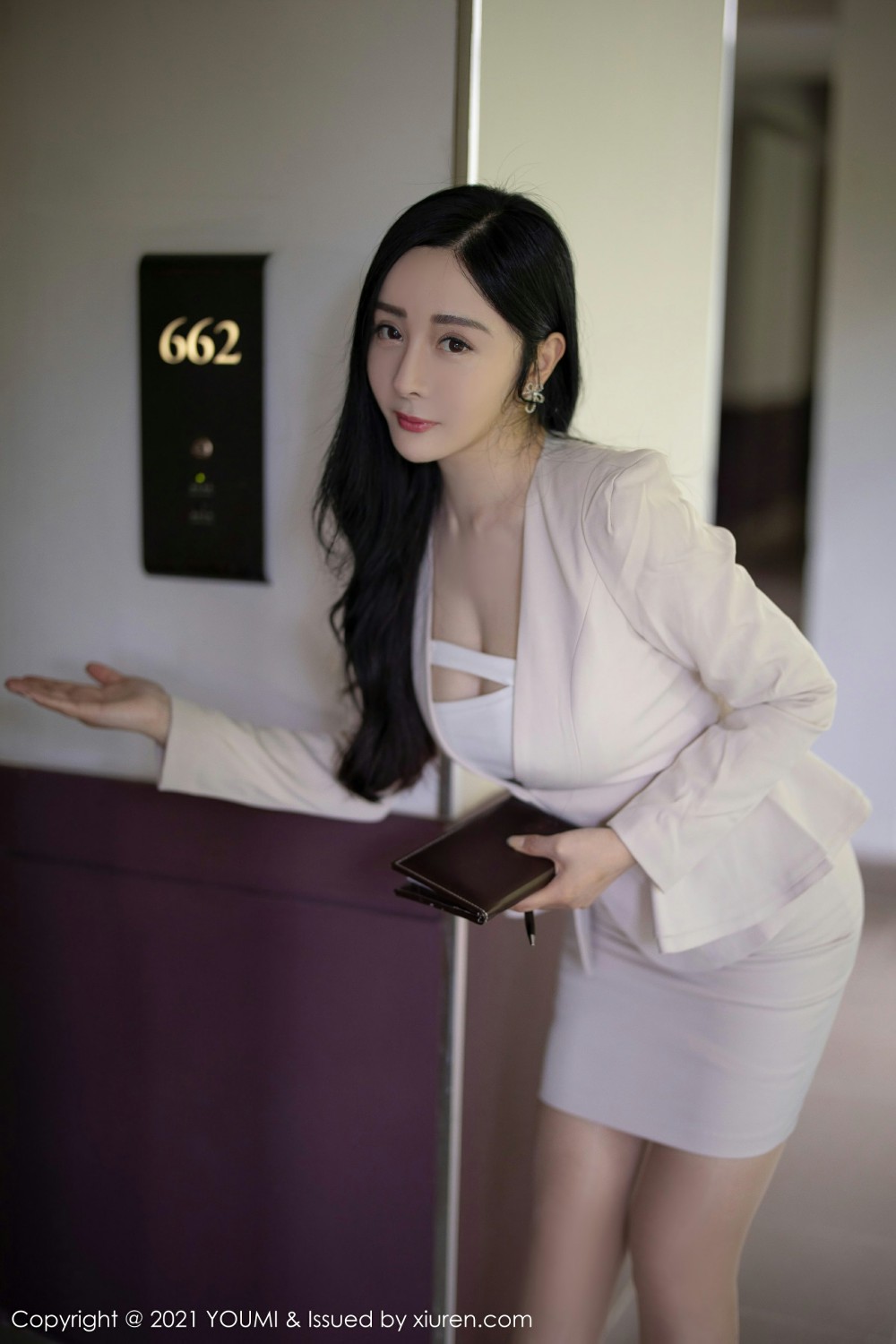 [YOUMI尤蜜荟]VOL695允爾-[秀人套图]