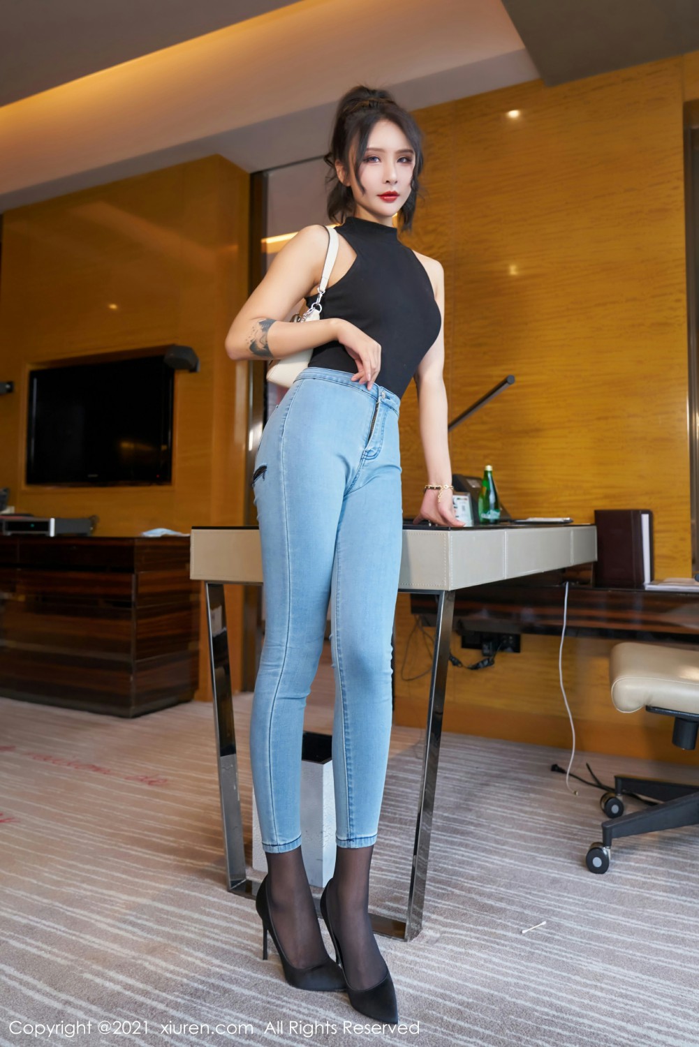 [XiuRen秀人网]No3976Emily尹菲-[秀人套图]