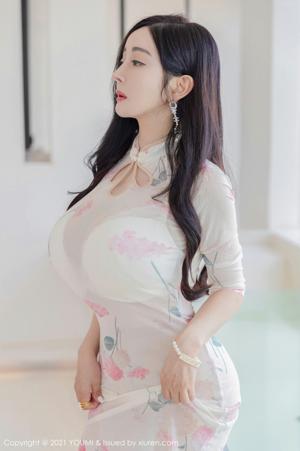 [YOUMI尤蜜荟]VOL706允爾-[秀人套图]