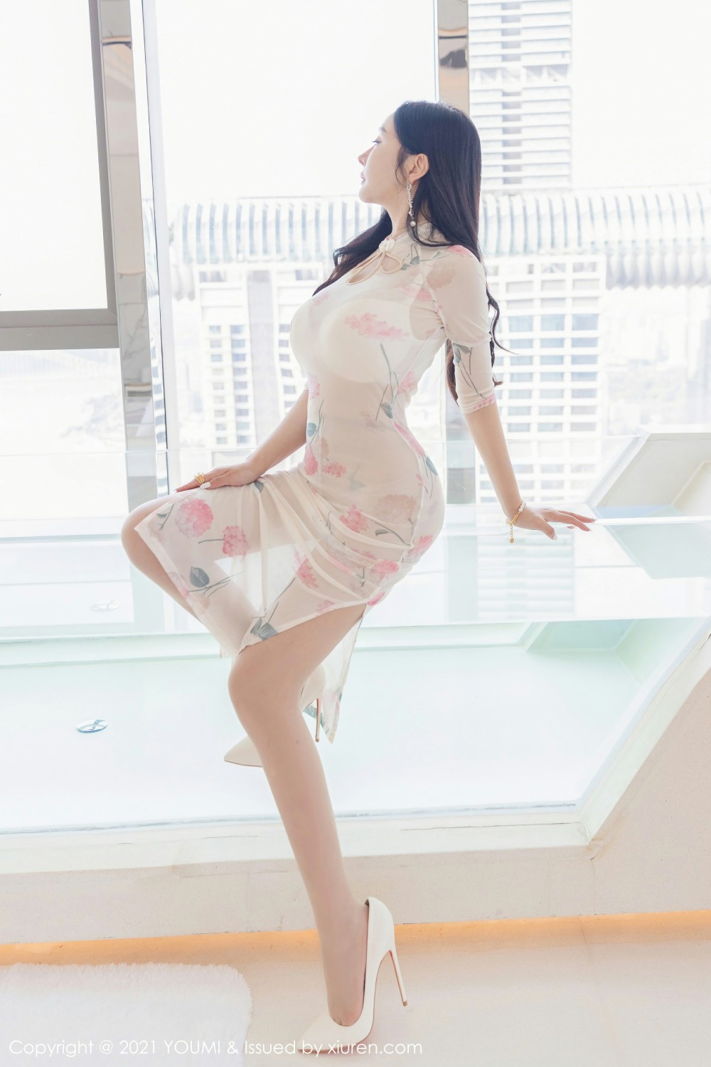[YOUMI尤蜜荟]VOL706允爾-[秀人套图]