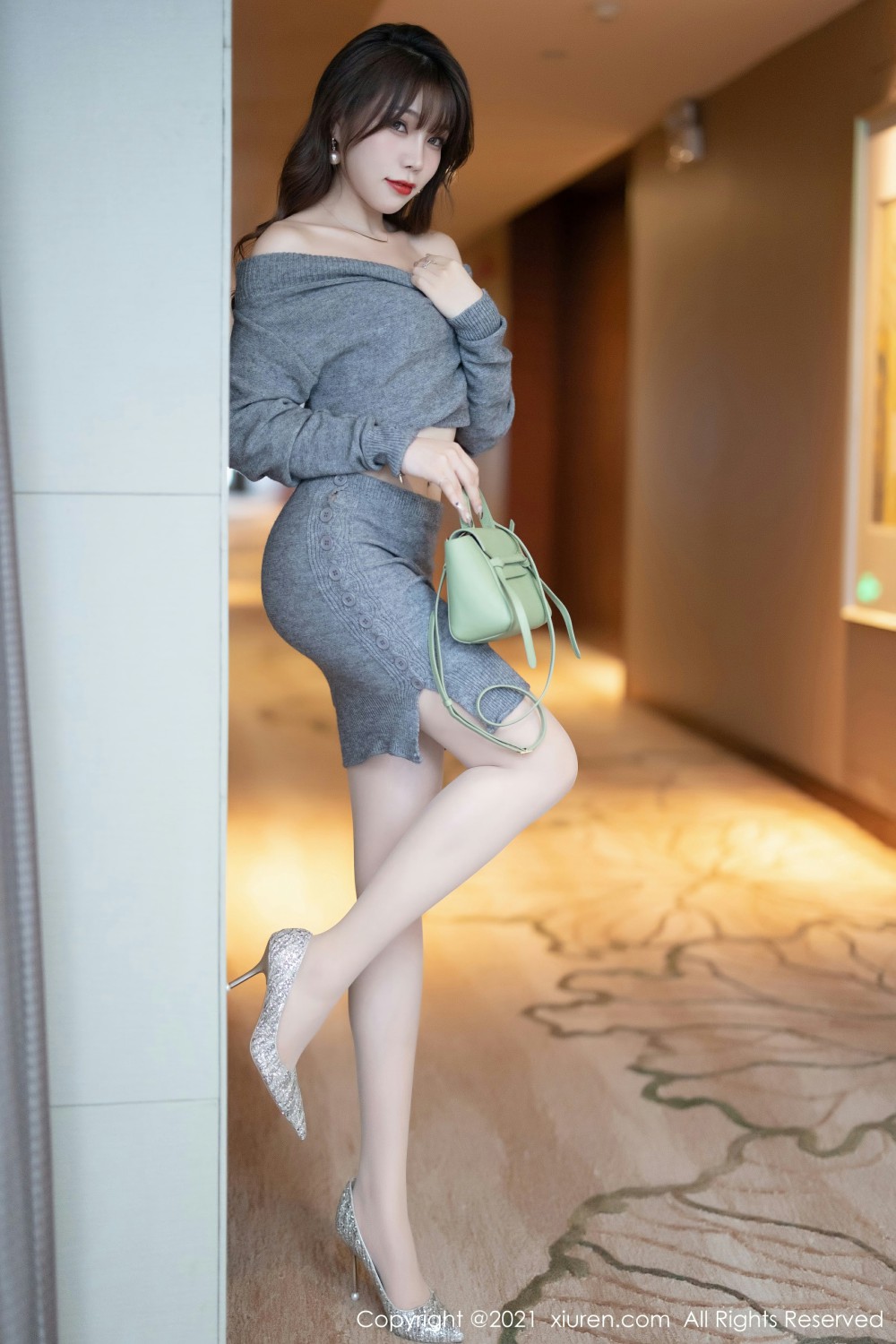 [XiuRen秀人网]No4239芝芝Booty性感妖媚-[秀人套图]