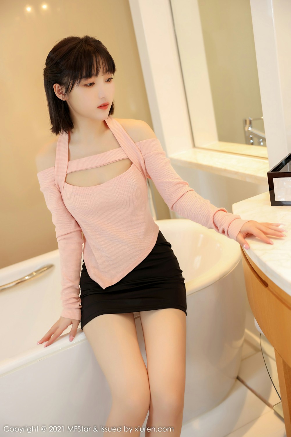 [MFStar模范学院]VOL545甜筒晓彤浴室诱惑-[秀人套图]