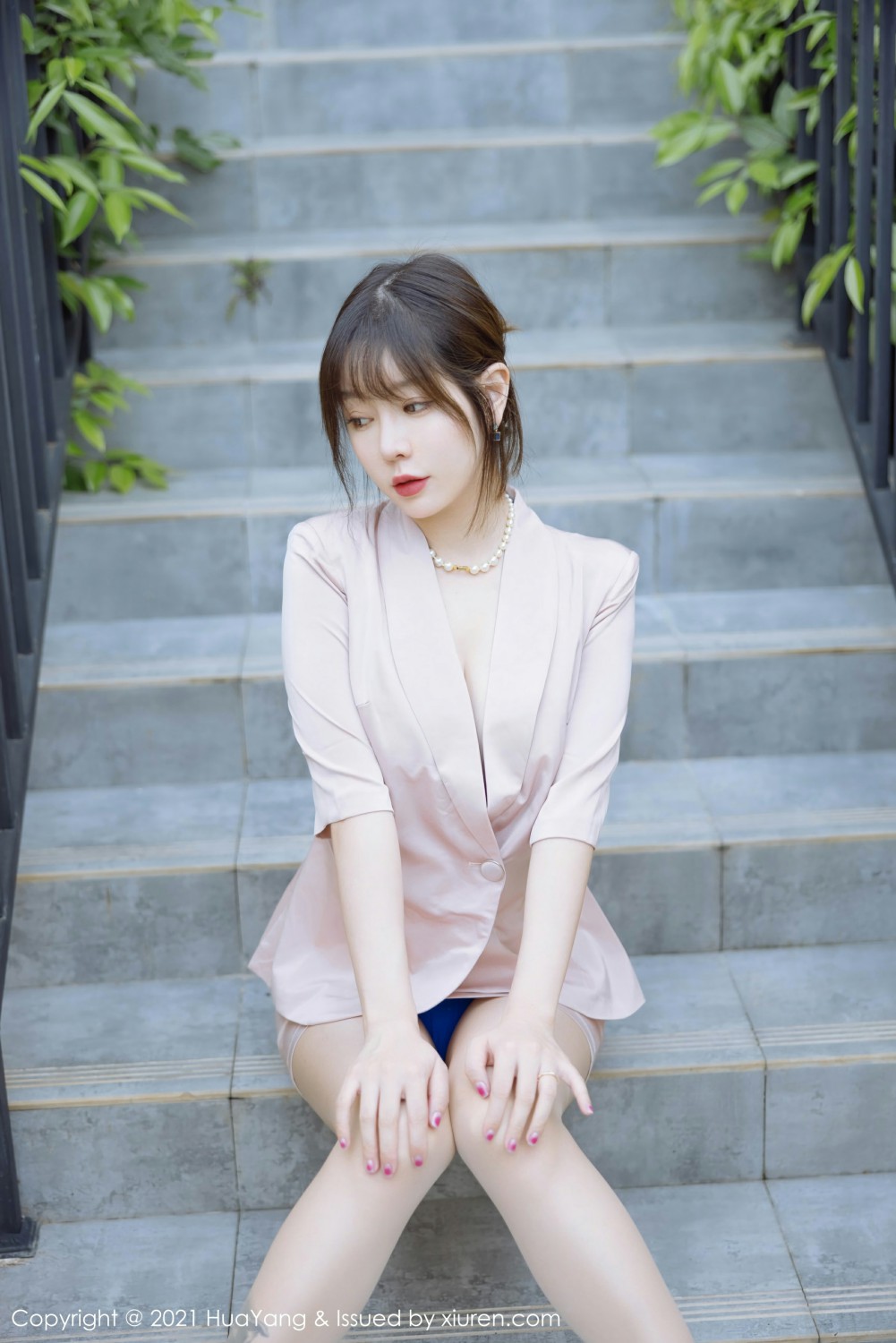 [HuaYang花漾写真]VOL476王雨纯原色丝袜-[秀人套图]