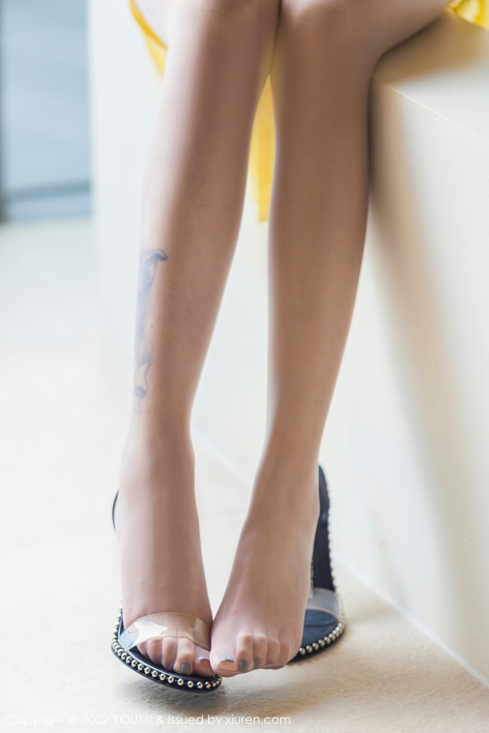 [YOUMI尤蜜荟]VOL738王雨纯黄色长裙-[秀人套图]