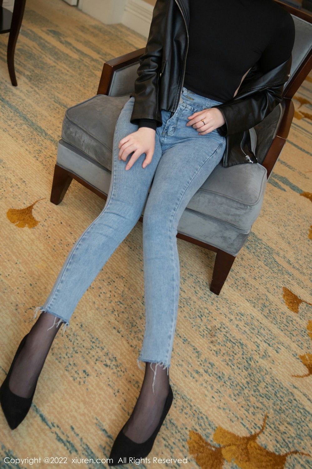 [XiuRen秀人网]No4423一颗甜蛋黄a周末加班-[秀人套图]