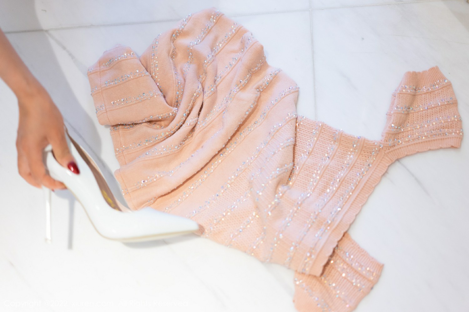 [XiuRen秀人网]No4453艾静香修长美腿-[秀人套图]