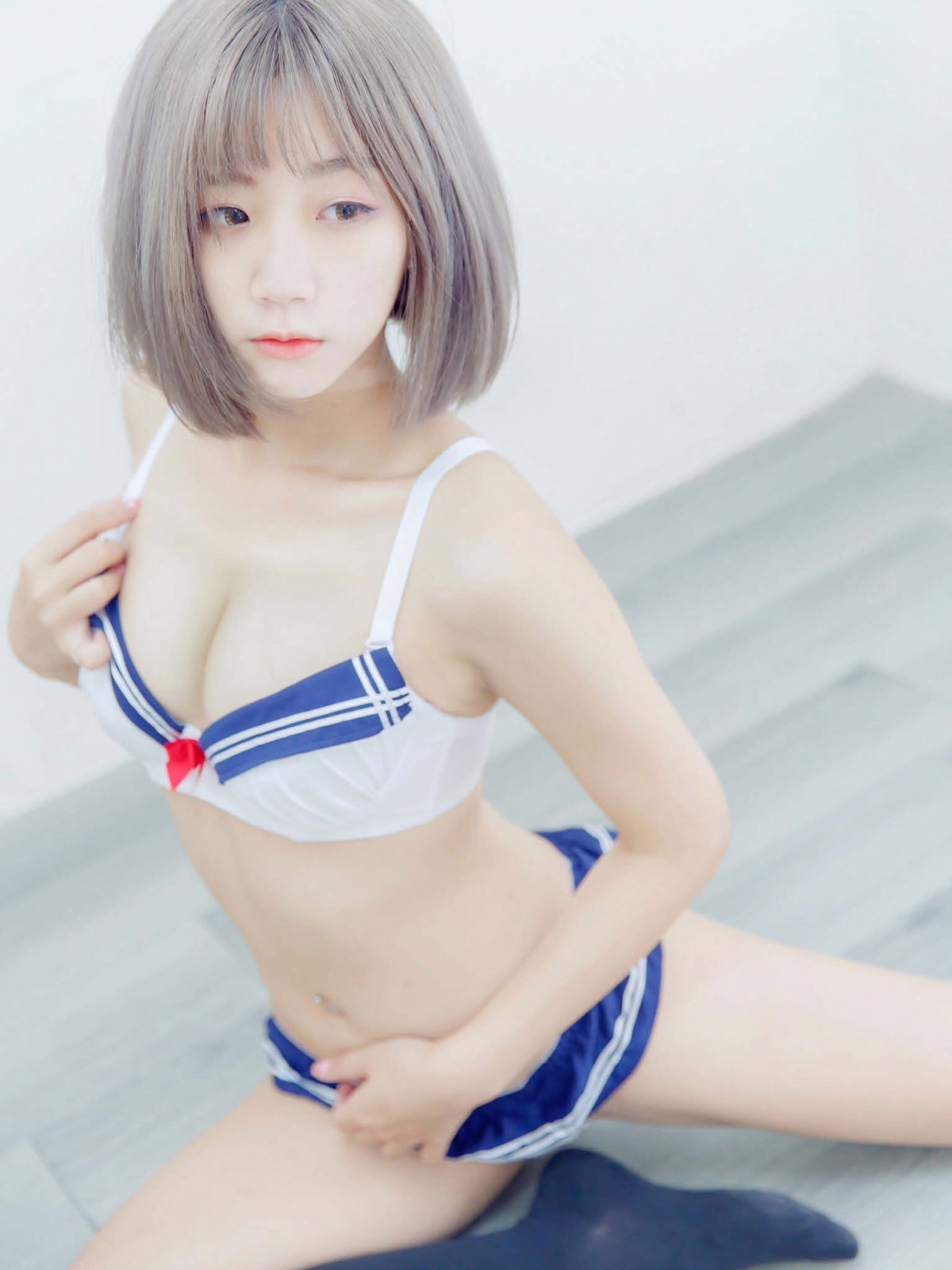 [JUICY]多汁女孩阮靖貽水手服挑逗可爱单纯学生-COSPLAY