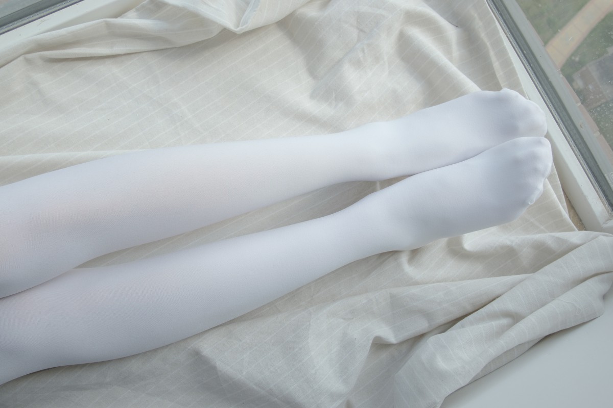 [森萝财团]R15-018窗台上的白丝少女-COSPLAY