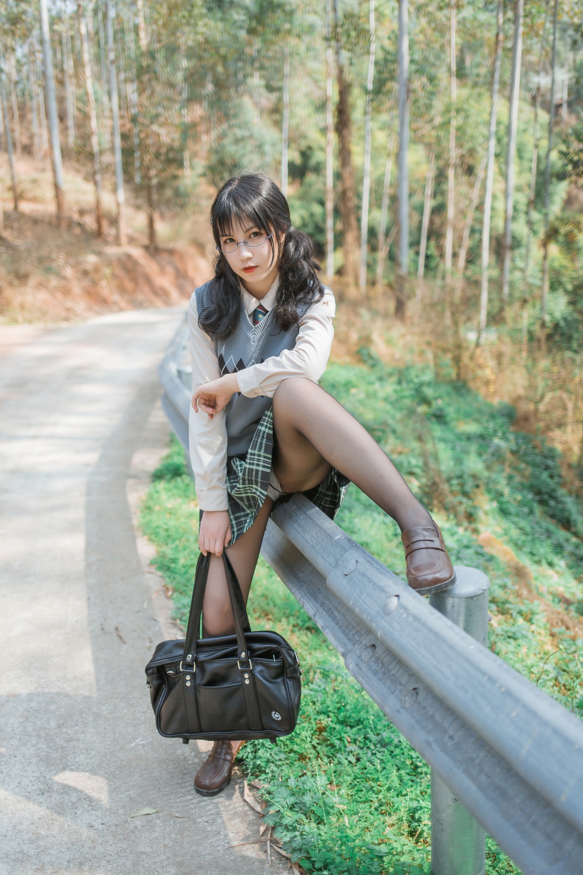 COSER美女逐月su–乡间小路-COSPLAY