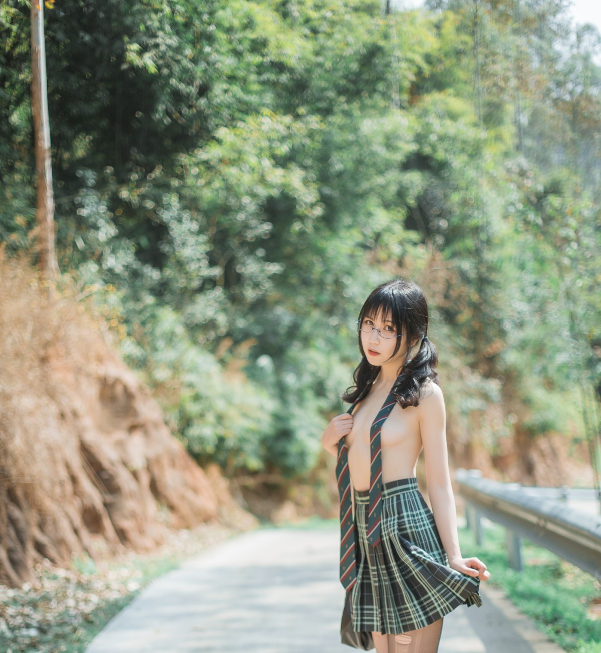 COSER美女逐月su–乡间小路-COSPLAY