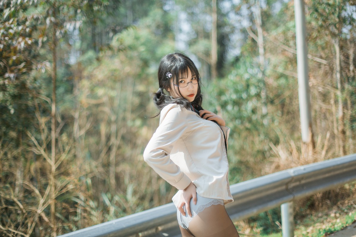 COSER美女逐月su–乡间小路-COSPLAY