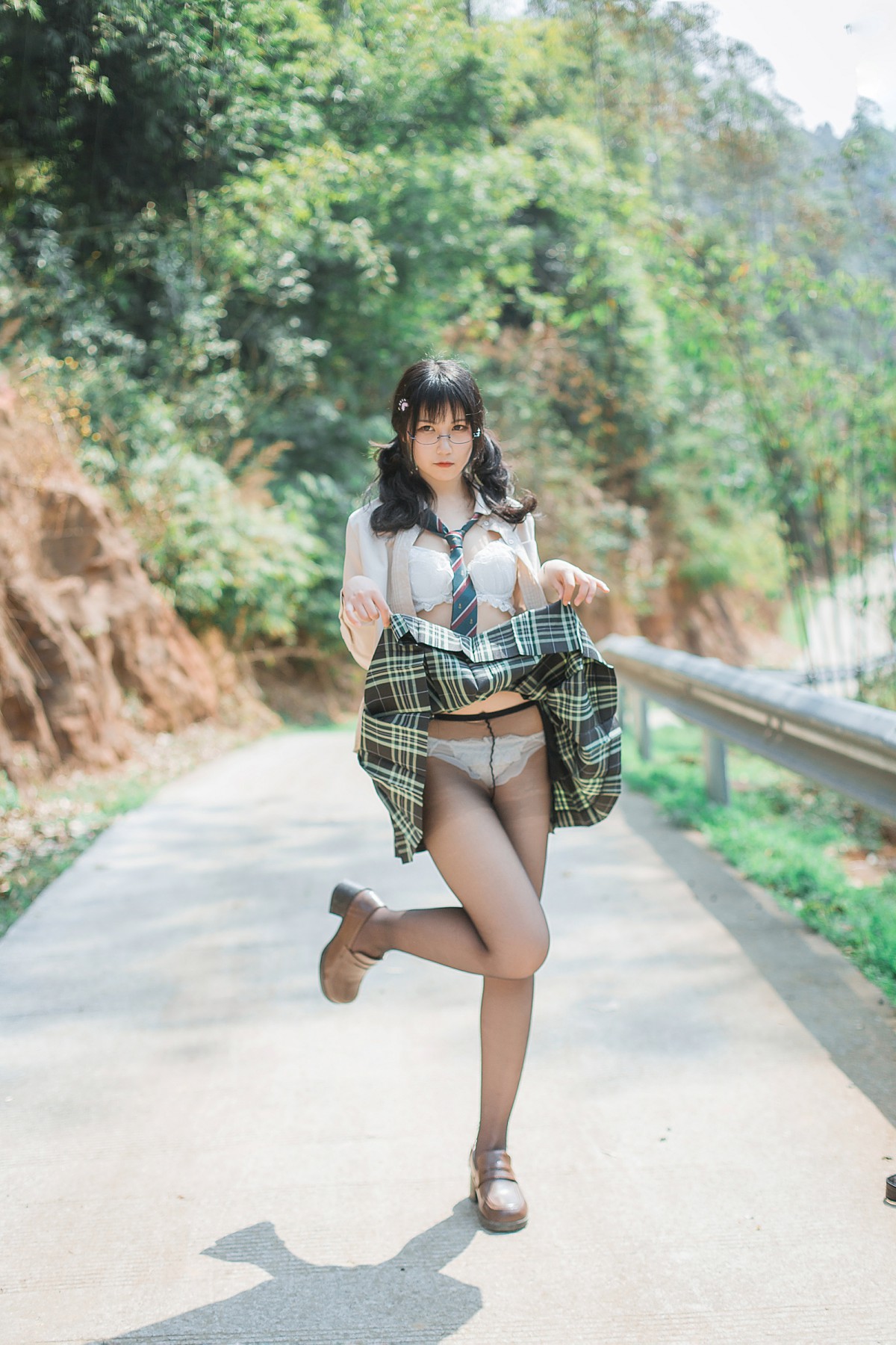 COSER美女逐月su–乡间小路-COSPLAY