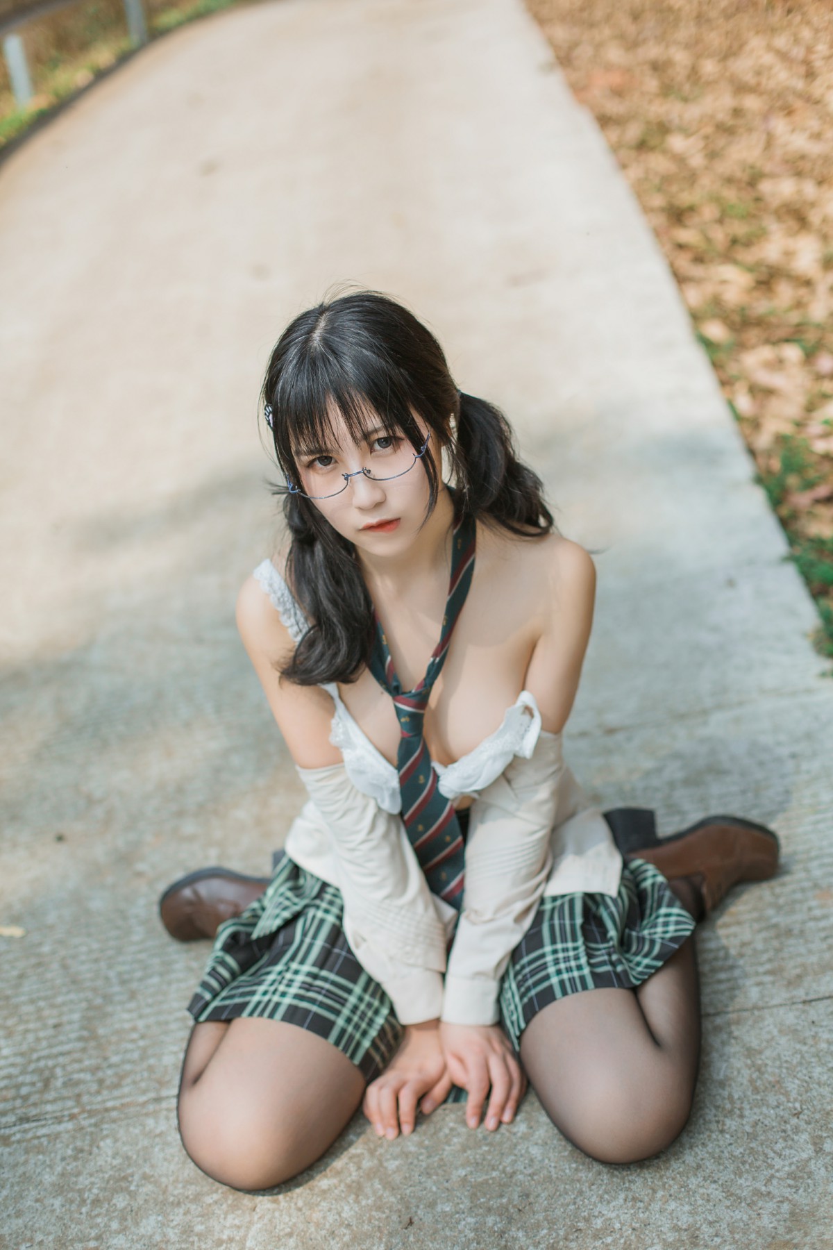 COSER美女逐月su–乡间小路-COSPLAY