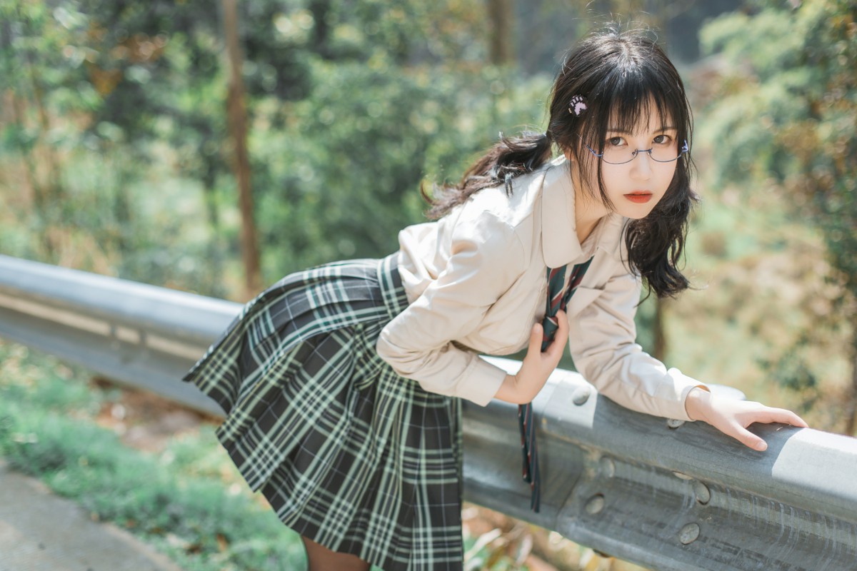 COSER美女逐月su–乡间小路-COSPLAY