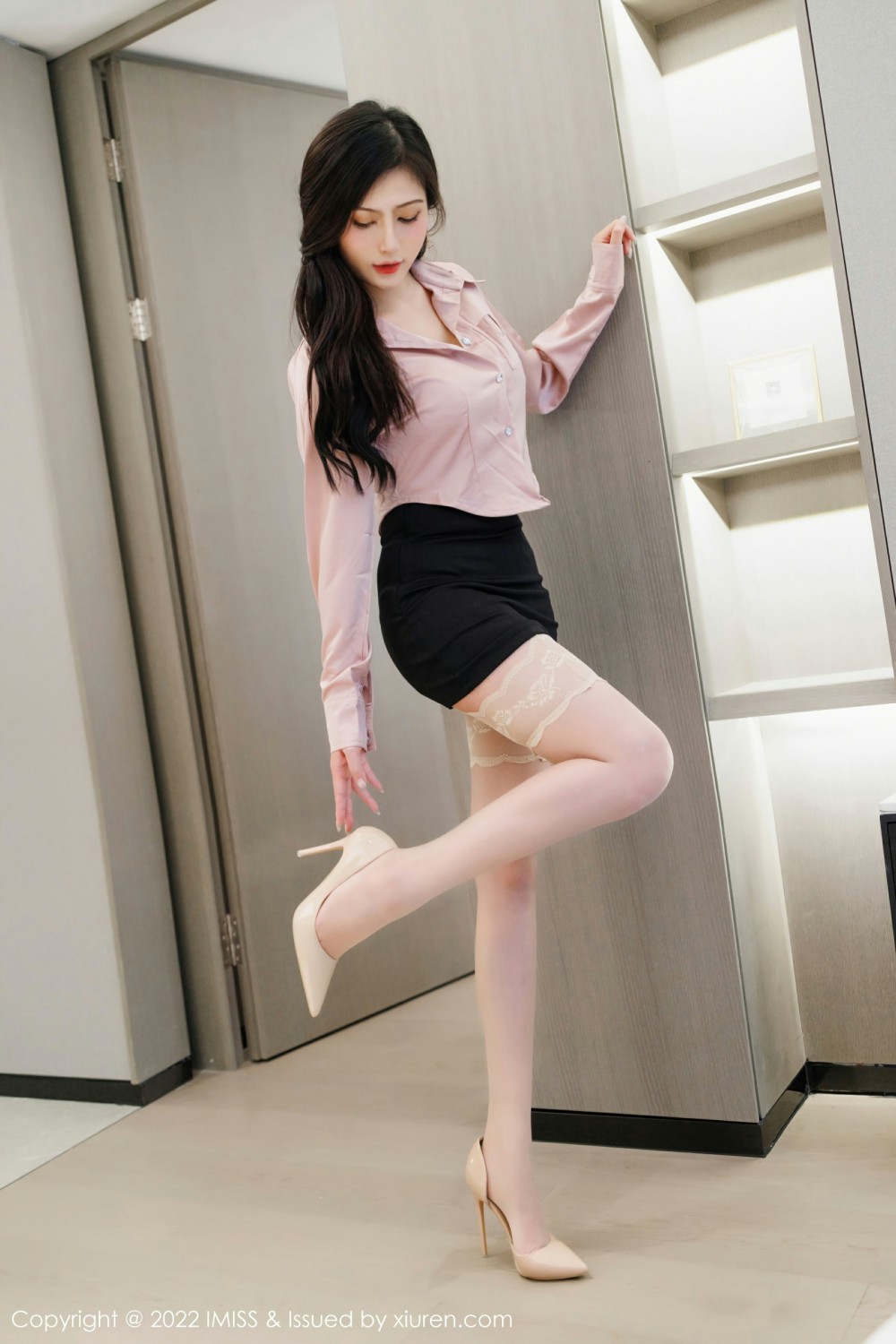 [IMISS爱蜜社]VOL654Lavinia肉肉性感短裙-[秀人套图]