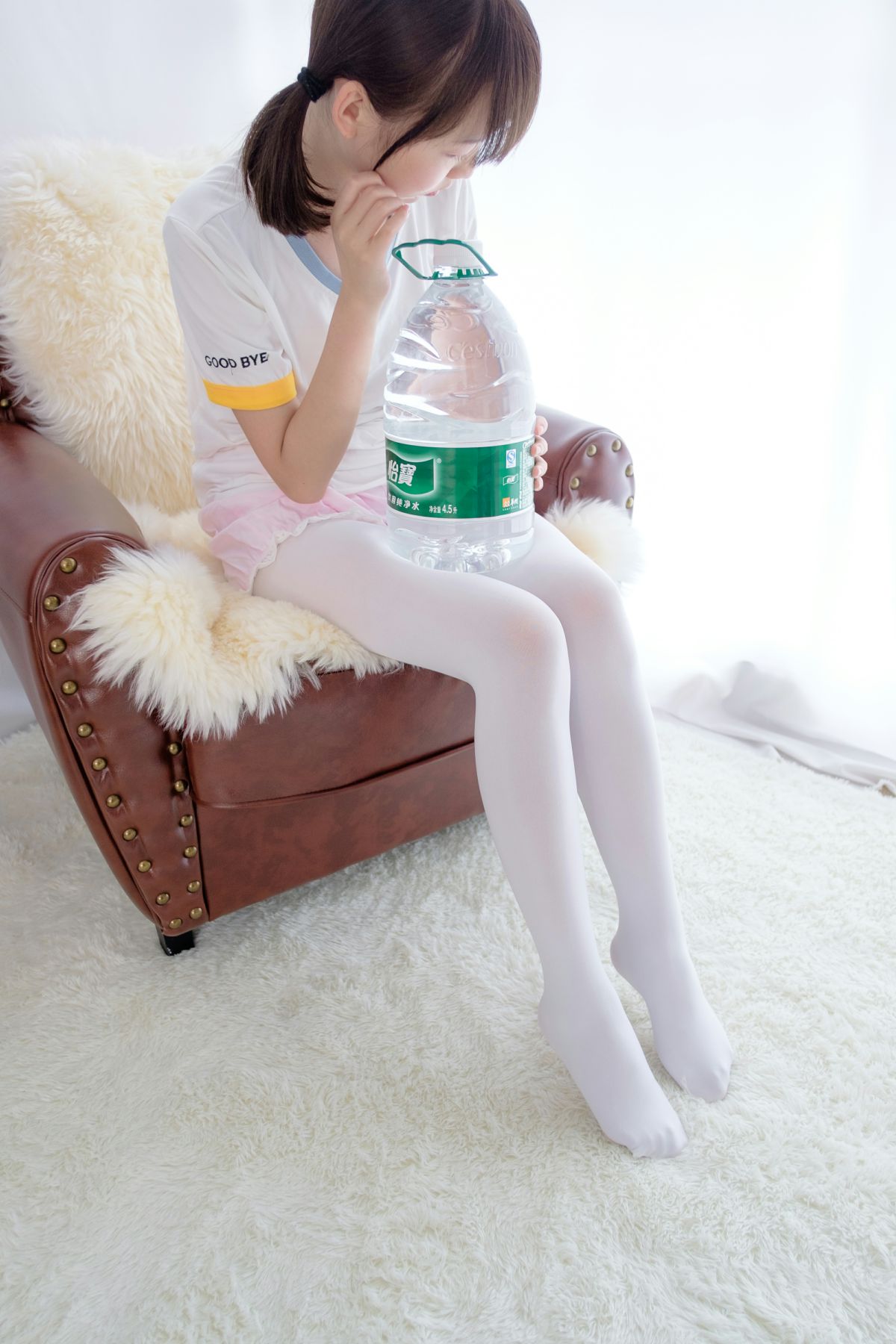 [森萝财团]R15-015白丝萝莉玩桶装水-COSPLAY