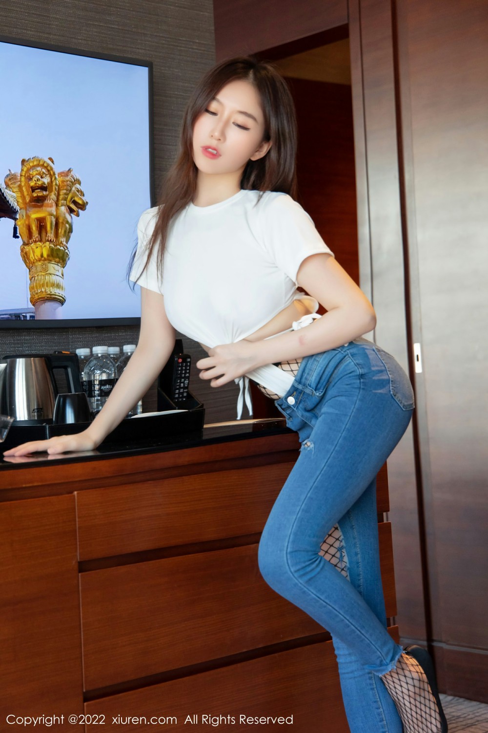 [XiuRen秀人网]No4481月音瞳丝袜美腿-[秀人套图]