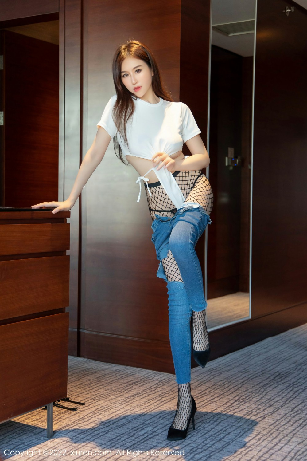 [XiuRen秀人网]No4481月音瞳丝袜美腿-[秀人套图]