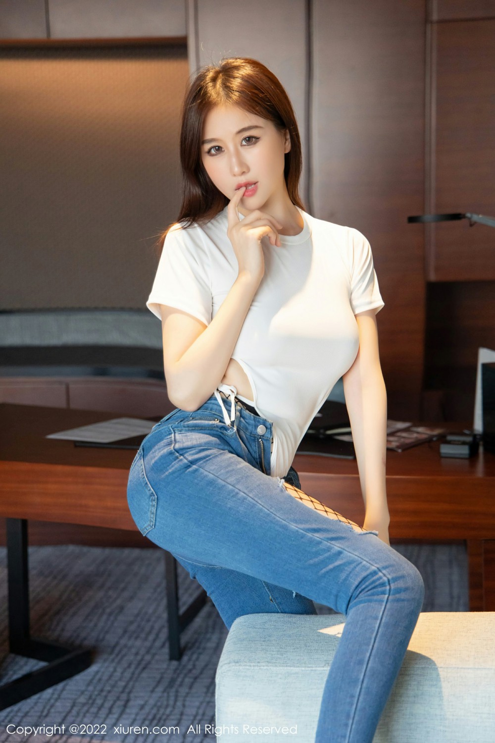 [XiuRen秀人网]No4481月音瞳丝袜美腿-[秀人套图]