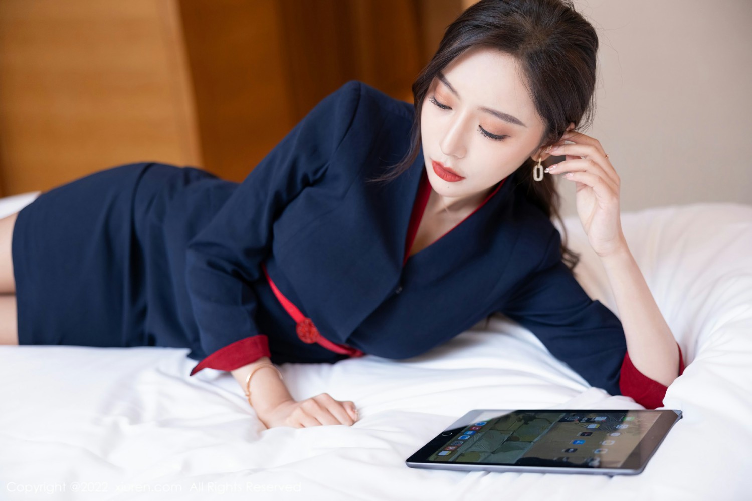 [XiuRen秀人网]No4500王馨瑶yanni性感职业装-[秀人套图]