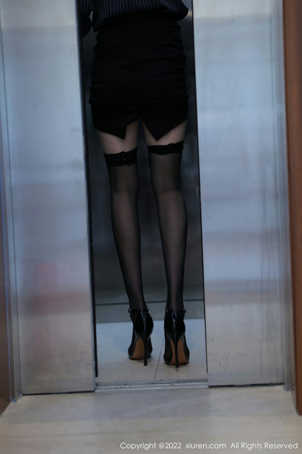 [XiuRen秀人网]No4513summer宝宝电梯艳遇-[秀人套图]