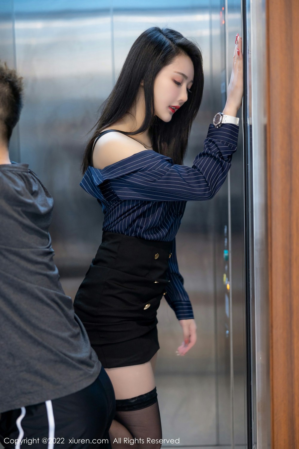 [XiuRen秀人网]No4513summer宝宝电梯艳遇-[秀人套图]