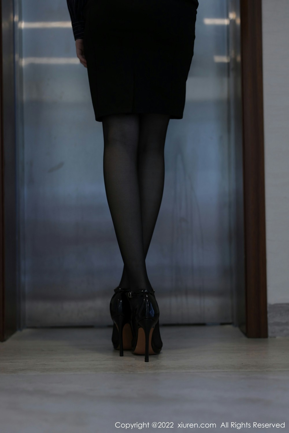 [XiuRen秀人网]No4513summer宝宝电梯艳遇-[秀人套图]