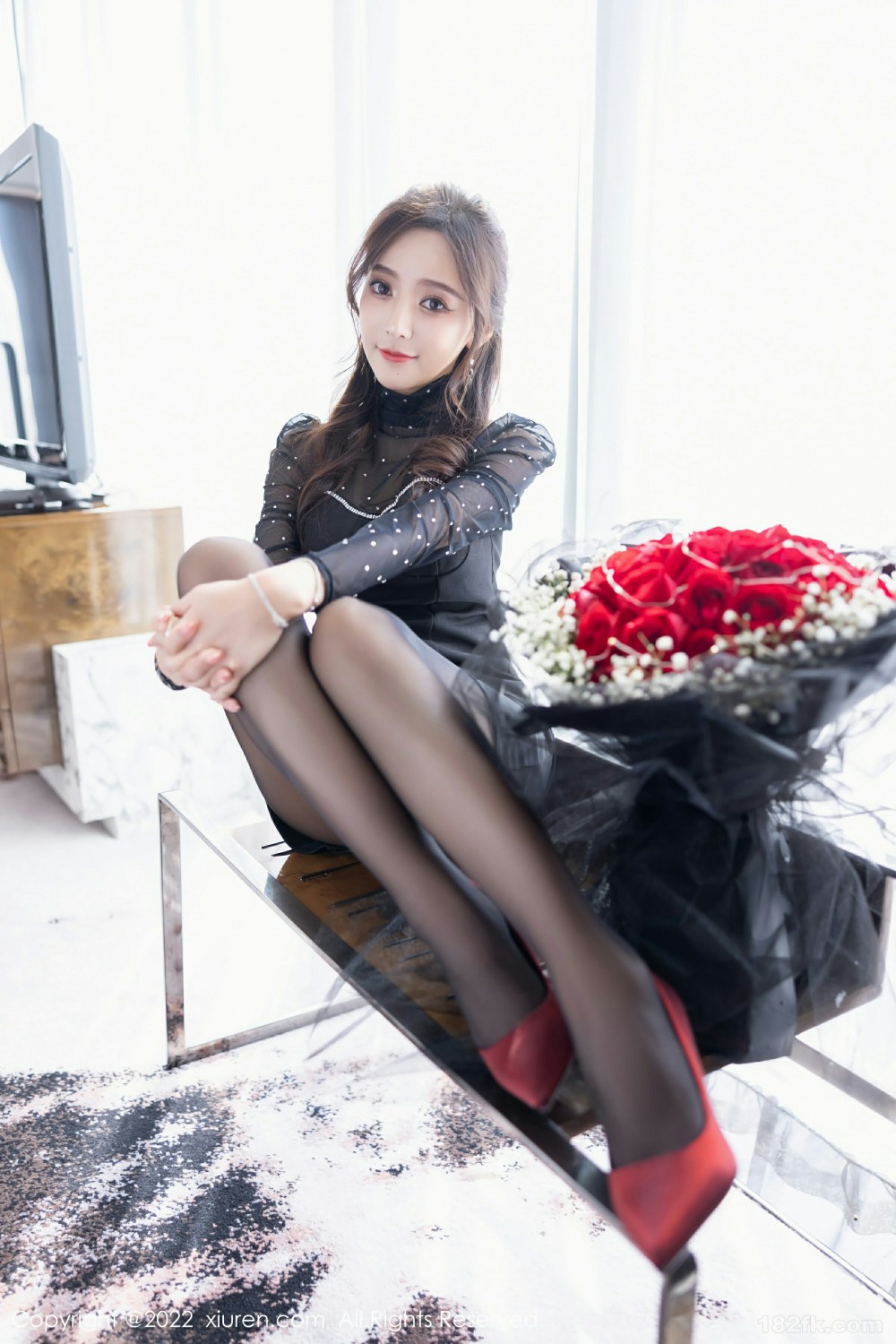 [XiuRen秀人网]No4574王馨瑶yanni曼妙身材-[秀人套图]