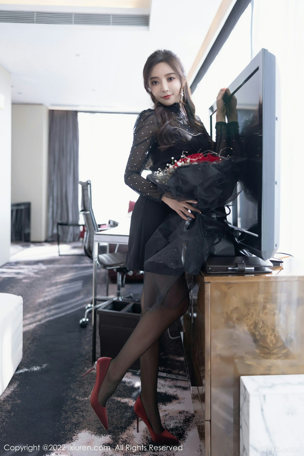 [XiuRen秀人网]No4574王馨瑶yanni曼妙身材-[秀人套图]