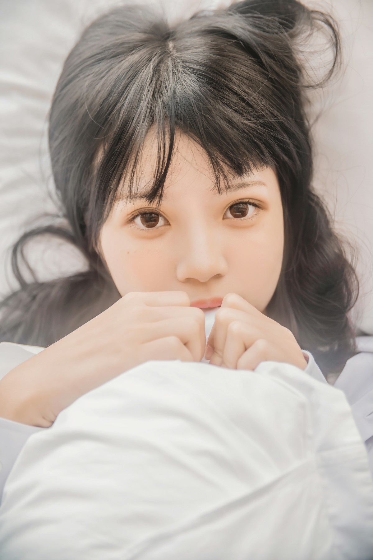 萝莉风COS桜桃喵–白衬衫散发-COSPLAY