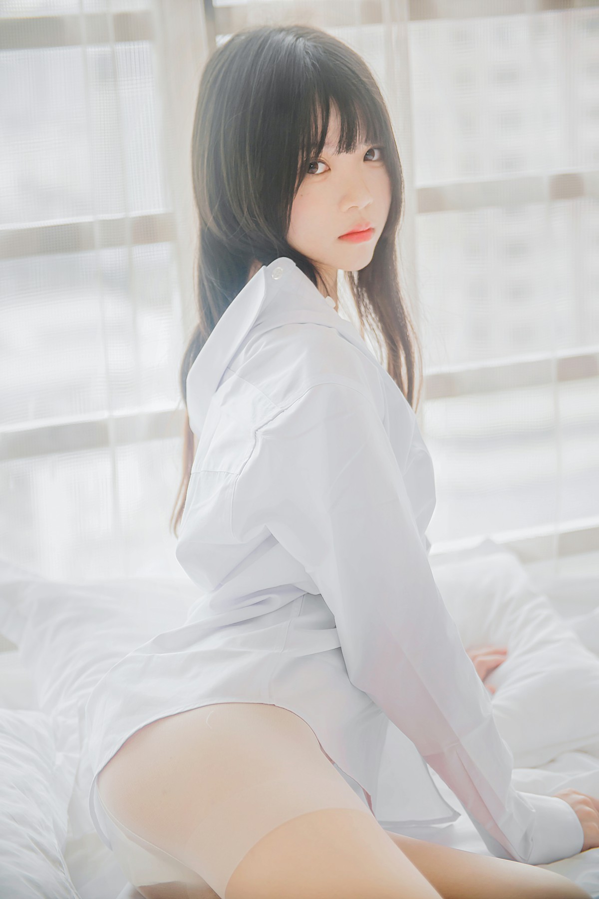 萝莉风COS桜桃喵–白衬衫散发-COSPLAY