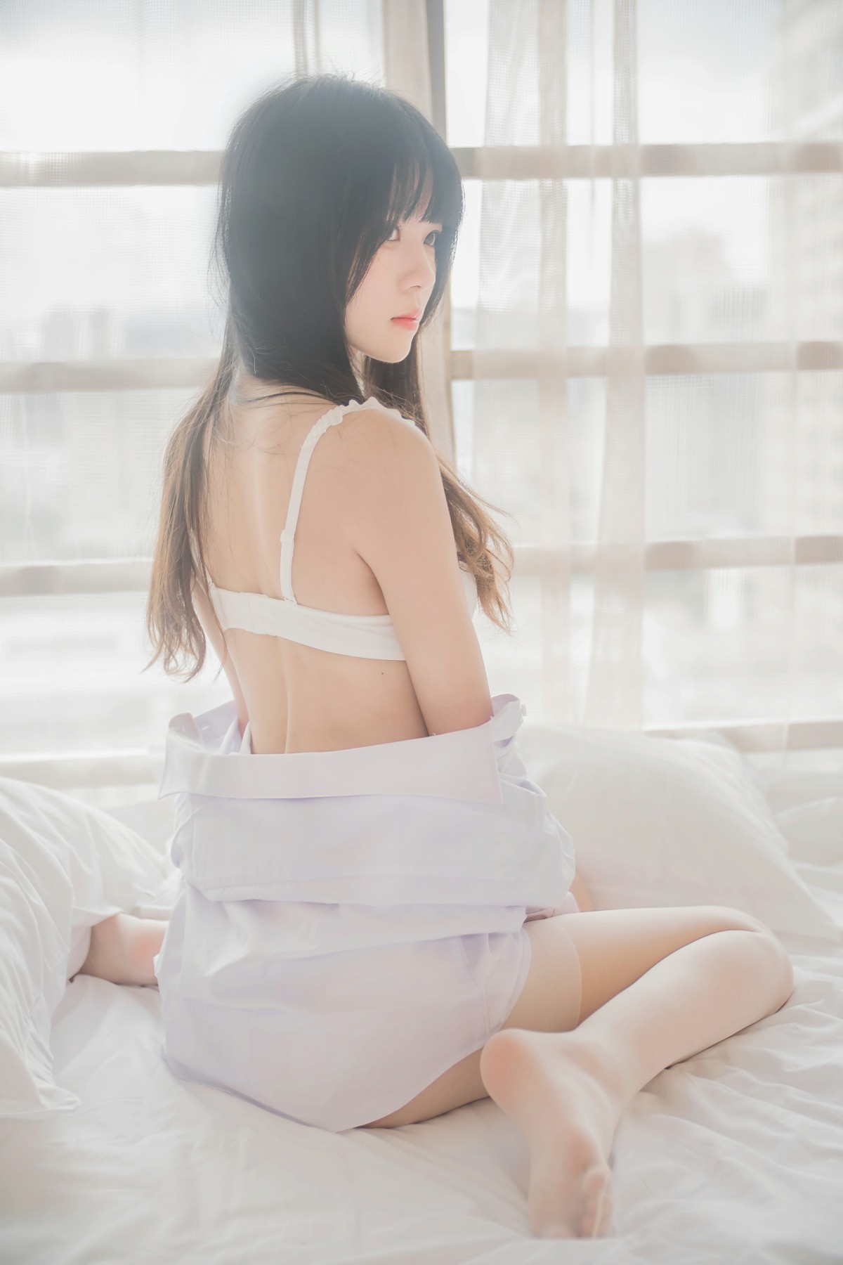 萝莉风COS桜桃喵–白衬衫散发-COSPLAY