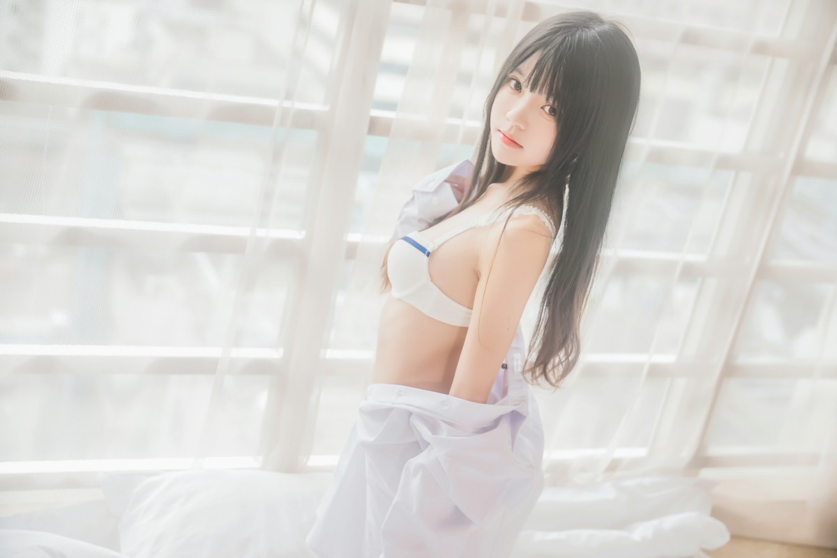 萝莉风COS桜桃喵–白衬衫散发-COSPLAY