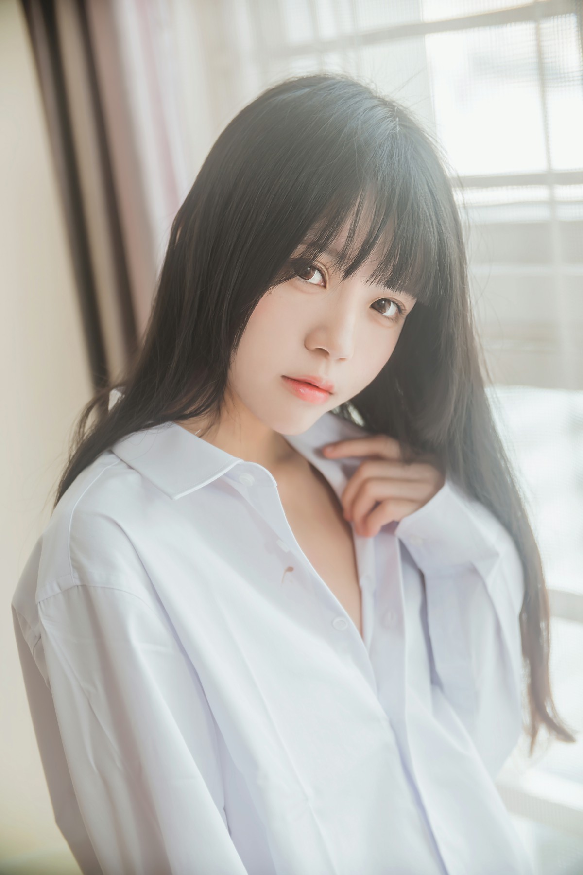 萝莉风COS桜桃喵–白衬衫散发-COSPLAY