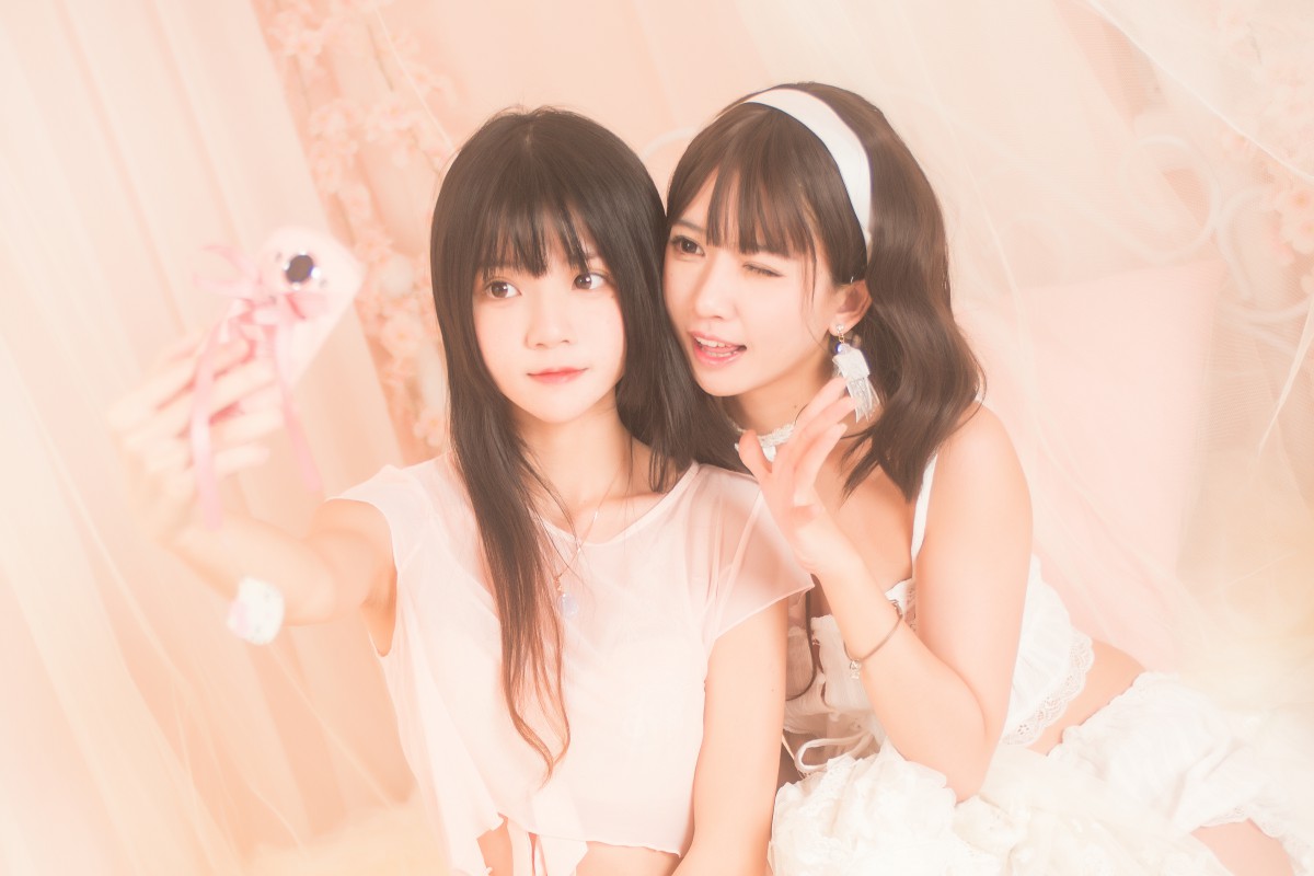 萝莉风COS桜桃喵&amp;鳗鱼霏子–百合-COSPLAY