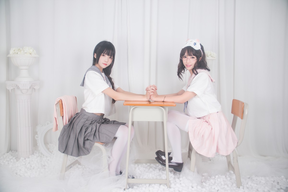 萝莉风COS桜桃喵&amp;鳗鱼霏子–百合-COSPLAY