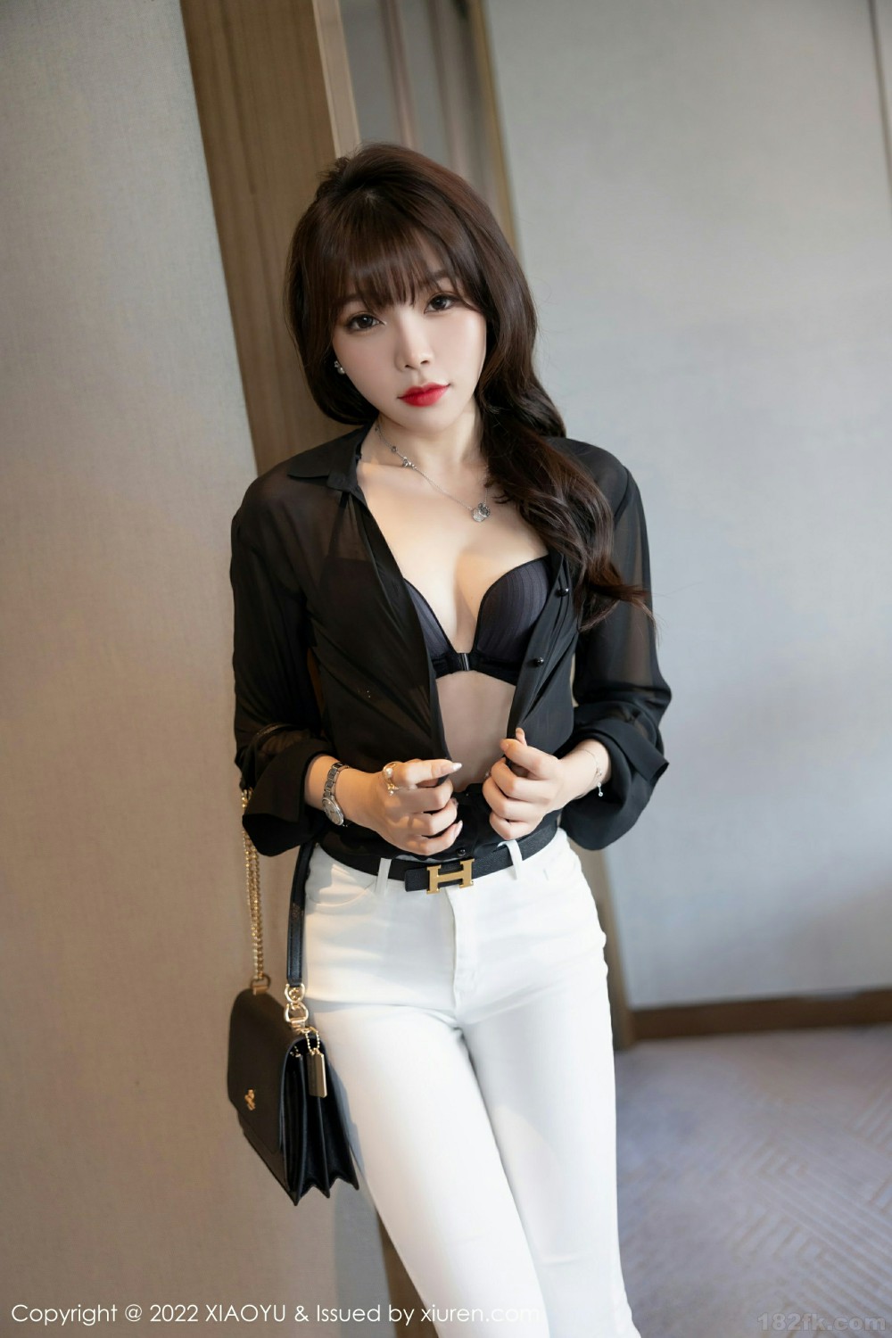 [XIAOYU语画界]VOL715芝芝Booty美腿翘臀-[秀人套图]