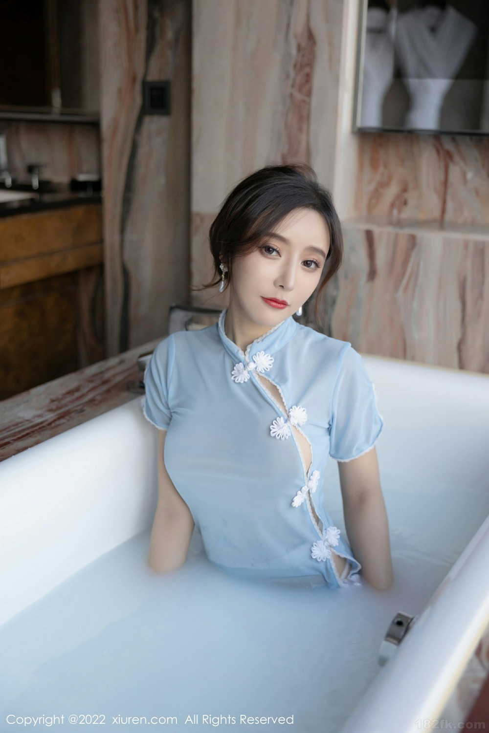 [XiuRen秀人网]No4581王馨瑶yanni浴缸写真-[秀人套图]