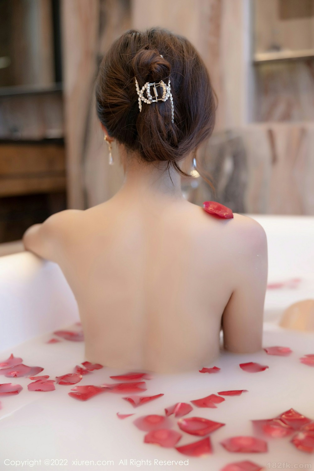 [XiuRen秀人网]No4581王馨瑶yanni浴缸写真-[秀人套图]