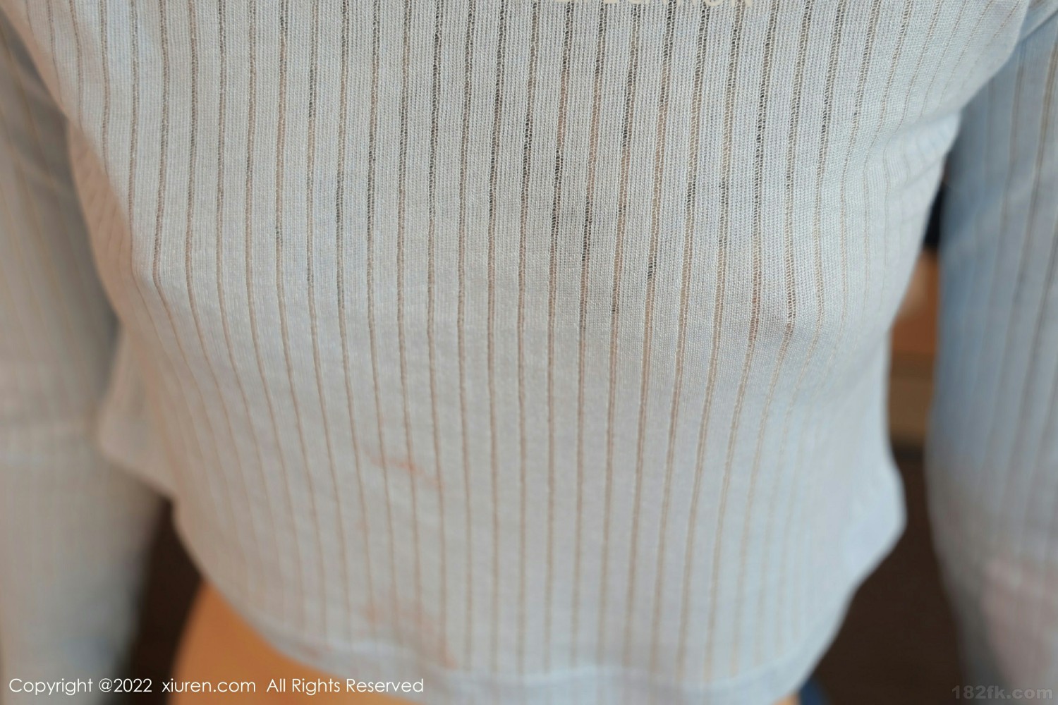 [XiuRen秀人网]No4584奶瓶极致美腿-[秀人套图]