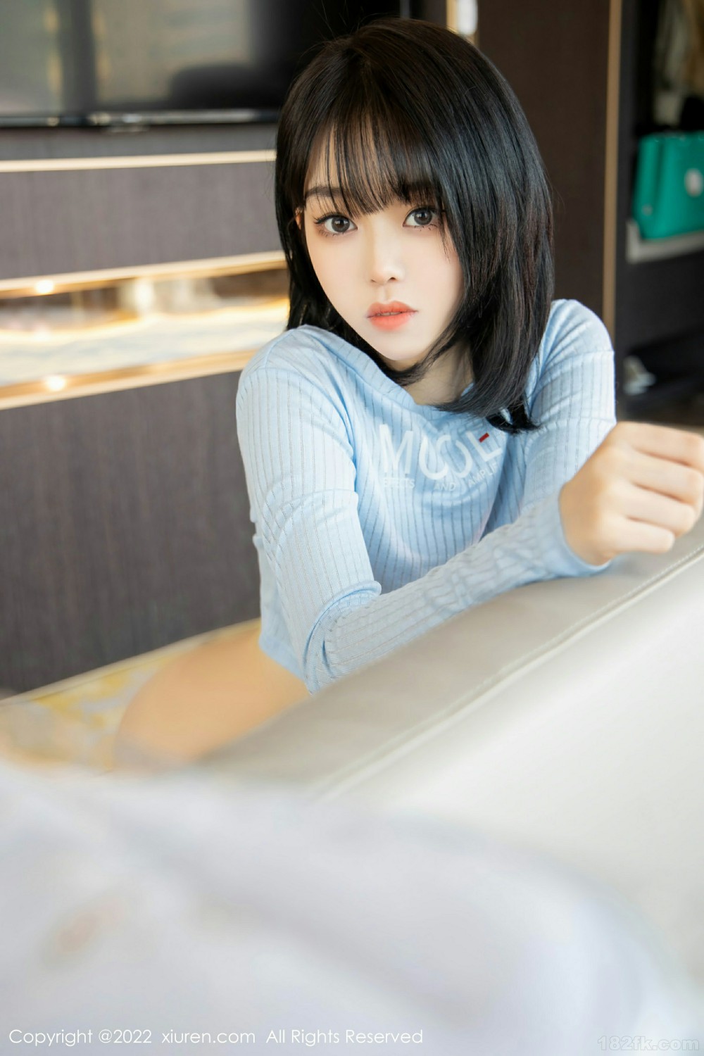 [XiuRen秀人网]No4584奶瓶极致美腿-[秀人套图]