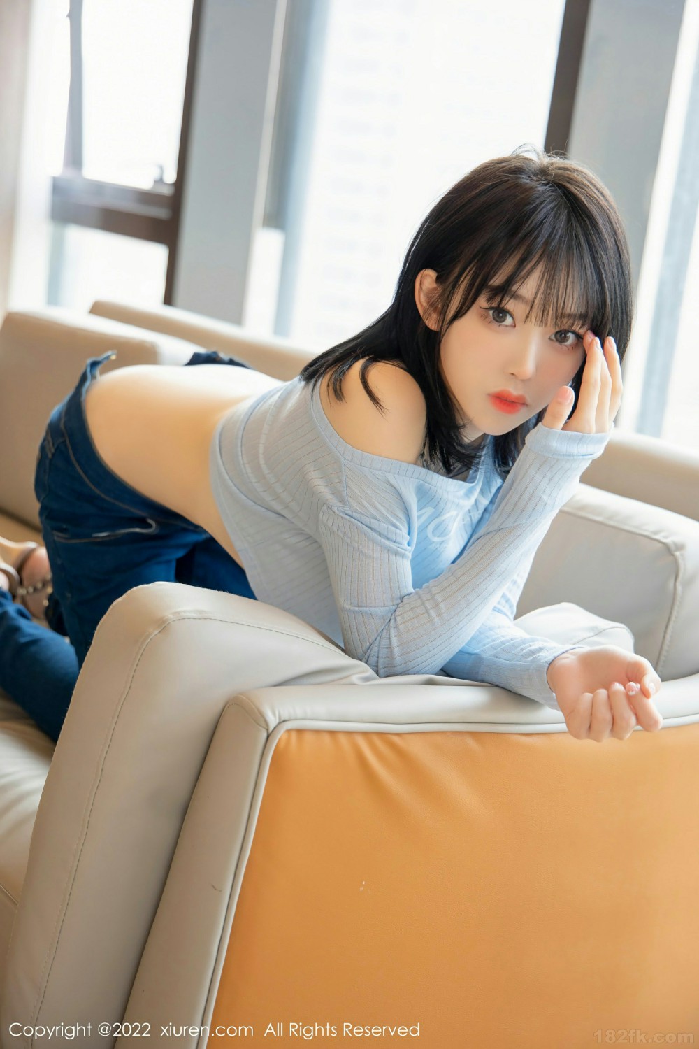 [XiuRen秀人网]No4584奶瓶极致美腿-[秀人套图]