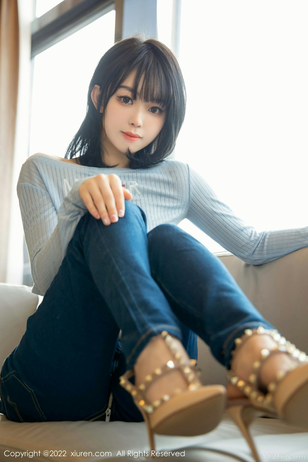 [XiuRen秀人网]No4584奶瓶极致美腿-[秀人套图]