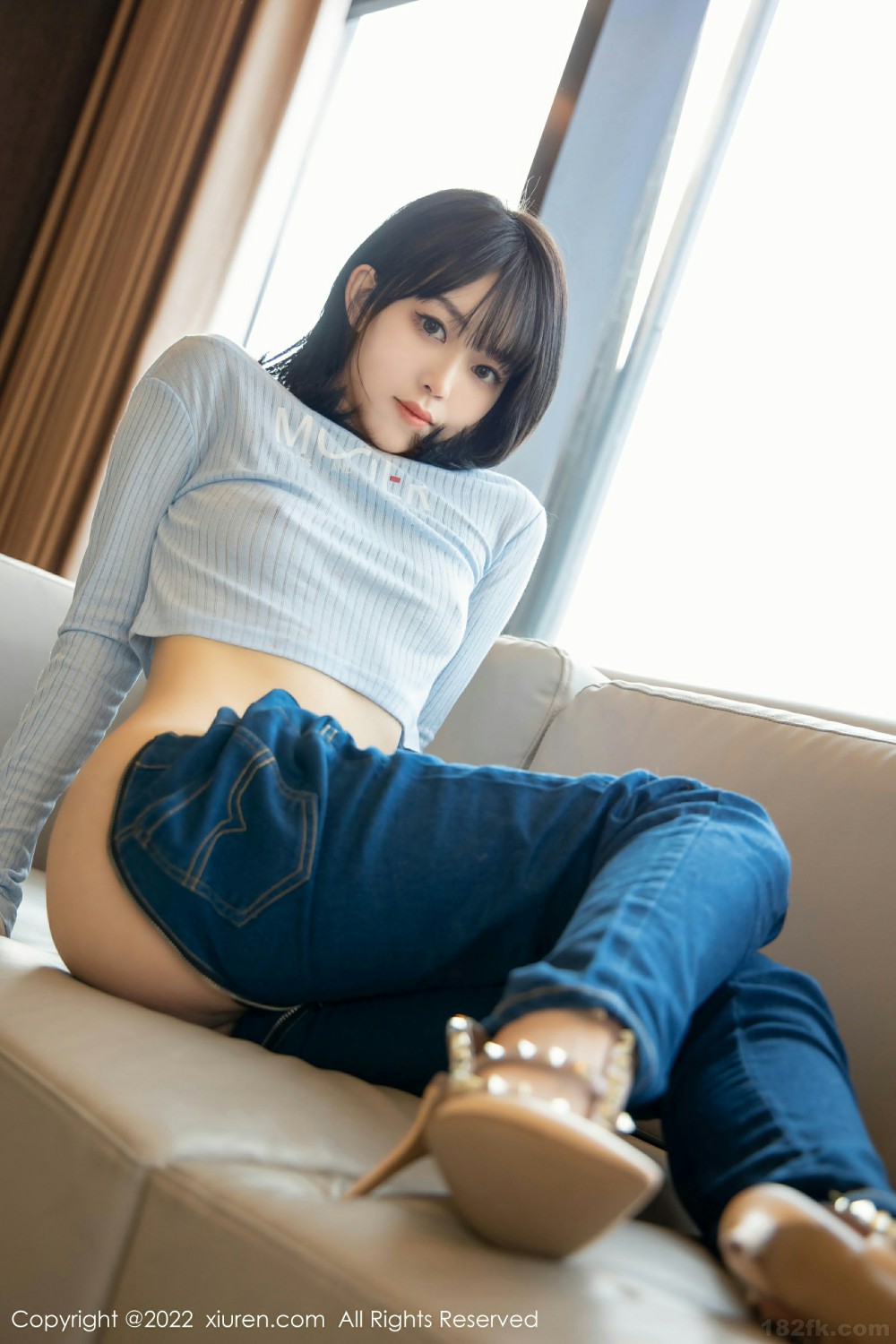 [XiuRen秀人网]No4584奶瓶极致美腿-[秀人套图]