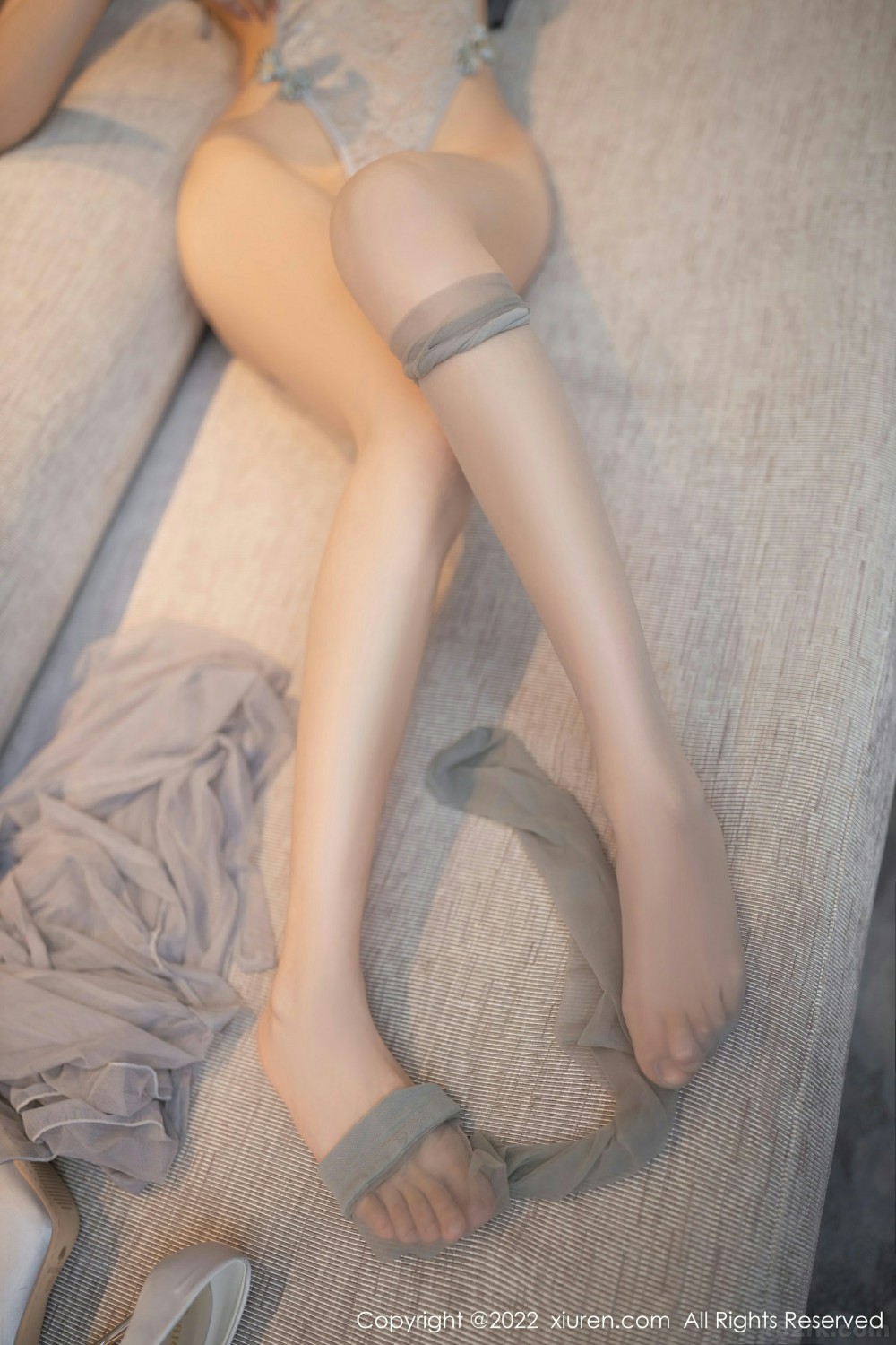 [XiuRen秀人网]No4592陆萱萱灰色丝袜-[秀人套图]