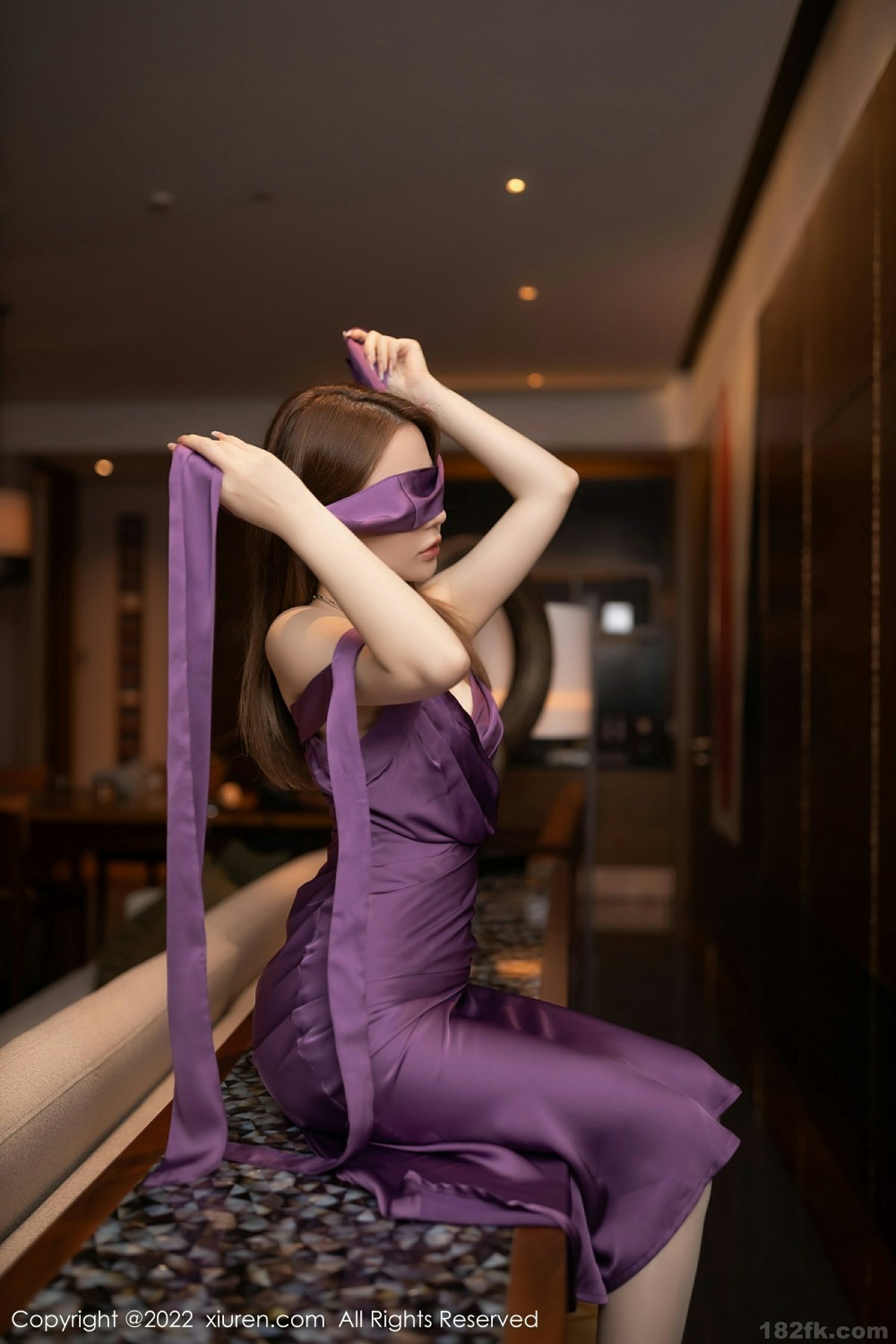 [XiuRen秀人网]No4607鱼子酱Fish紫色连衣裙-[秀人套图]