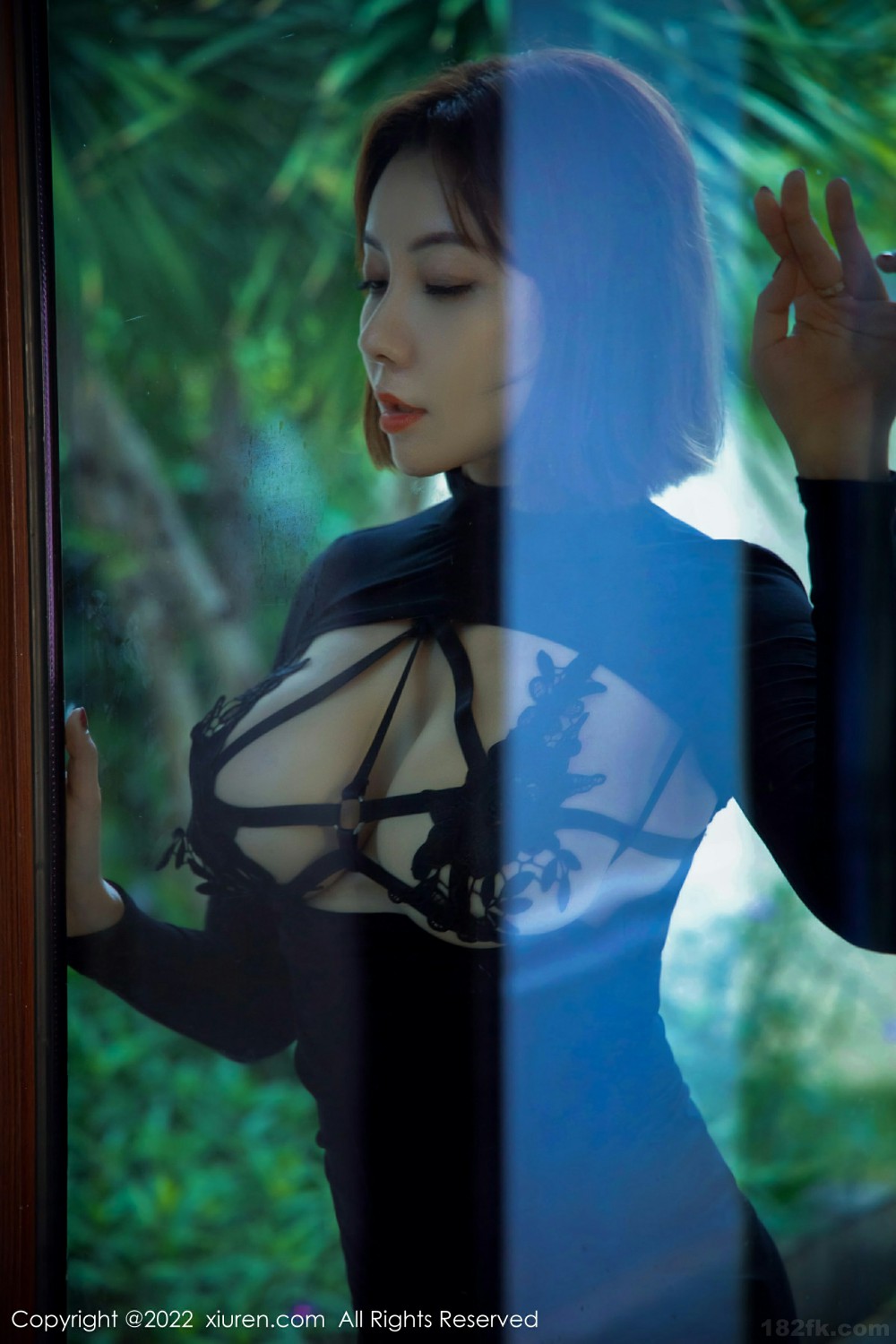 [XiuRen秀人网]No4597果儿Victoria三亚写真-[秀人套图]