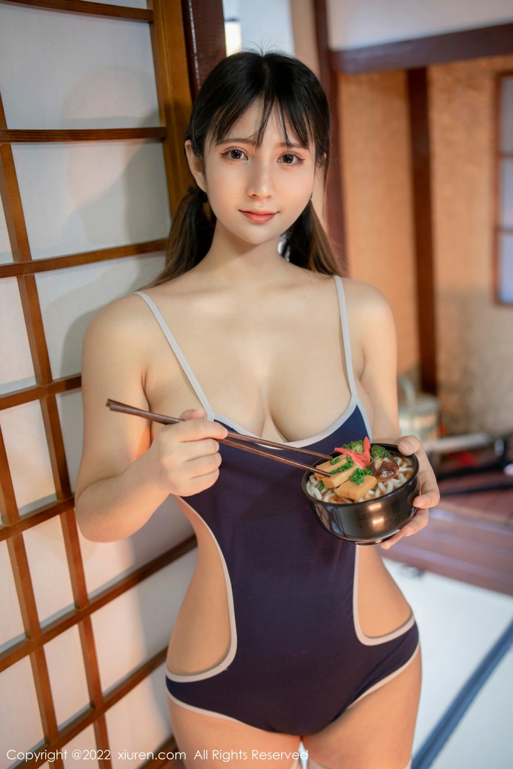 [XiuRen秀人网]No4624久久Aimee居酒屋写真-[秀人套图]