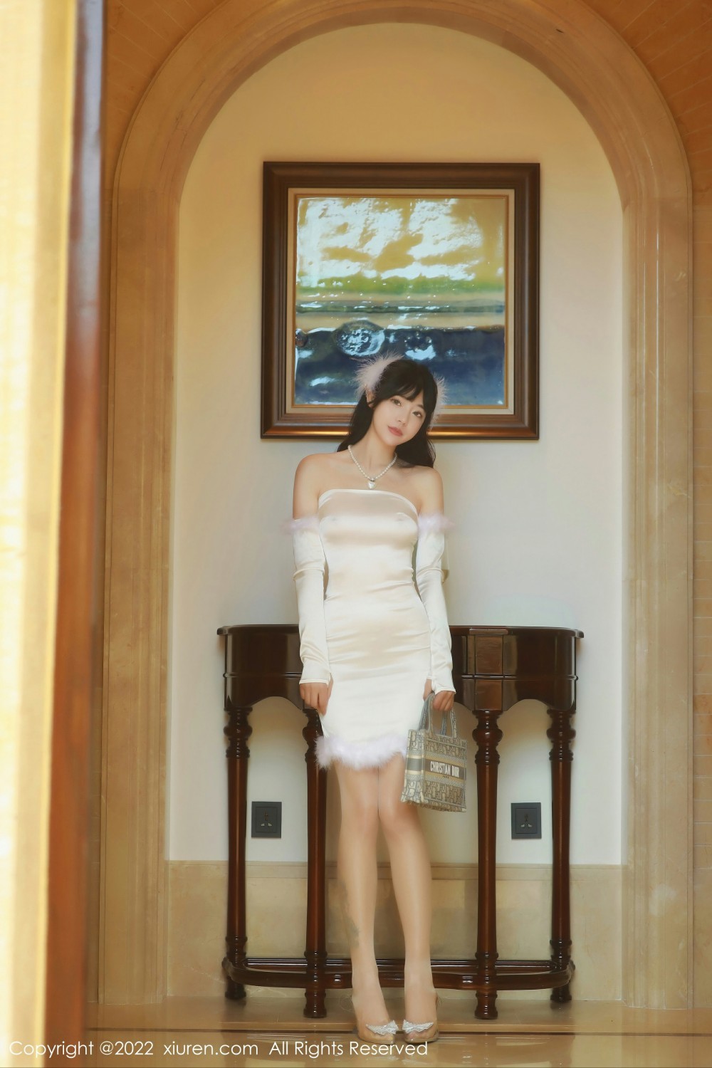 [XiuRen秀人网]No4645佘贝拉bella米色连衣裙-[秀人套图]