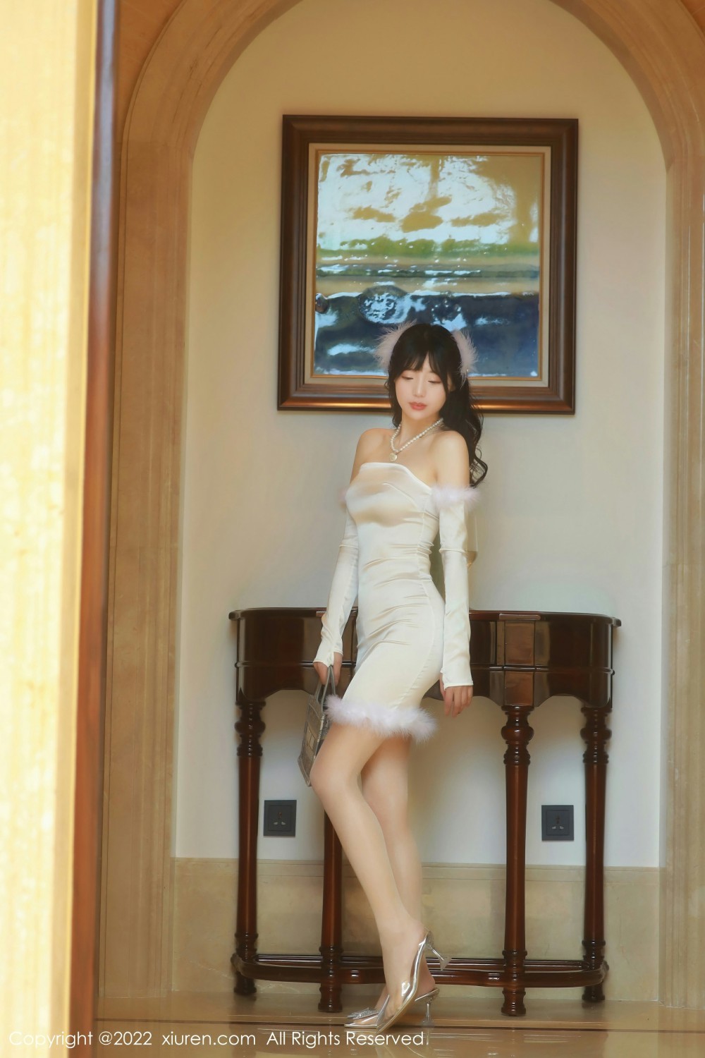 [XiuRen秀人网]No4645佘贝拉bella米色连衣裙-[秀人套图]